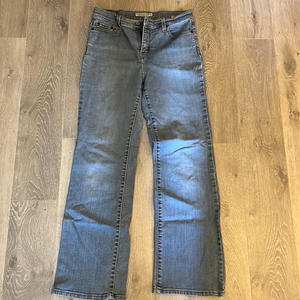 Perfectly slimming Levi’s. Pot cut 512 jeans